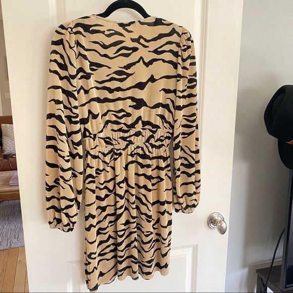 Zara Neutral Zebra Tiger Animal Print Pattern Pleated Panel Dress Size Medium - Picture 6 of 7